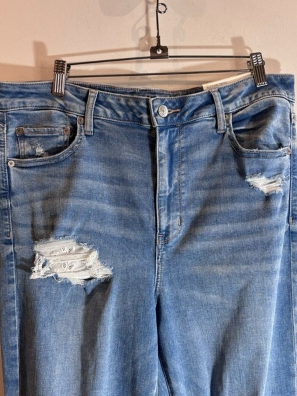 AMERICAN EAGLE Sz 16 Super High Rise Flare Distressed Light Wash Jeans NEW - Picture 3 of 10